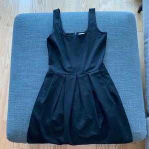 Aritzia Sunday Best “Tasha” dress